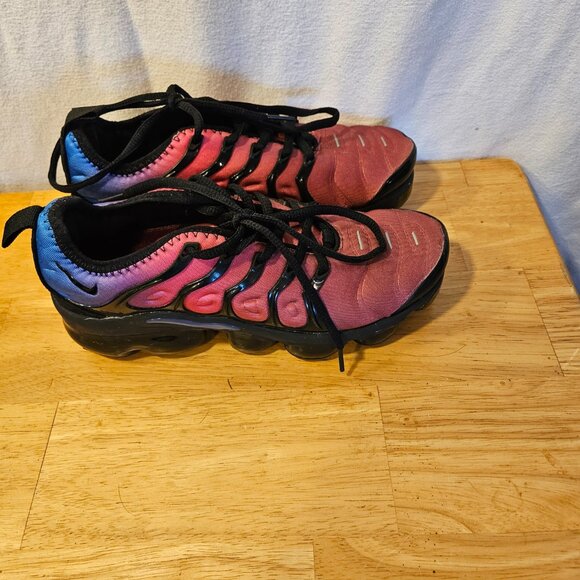 Women's Nike Air Vapormax Plus 326 -- ITEM #1953 - Picture 3 of 6